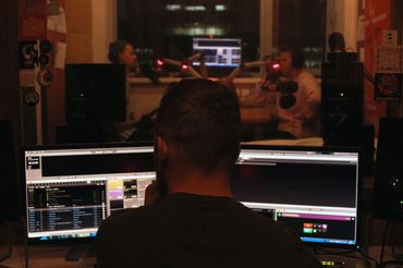 Reżyserka i studio Akademickiego Radia Luz