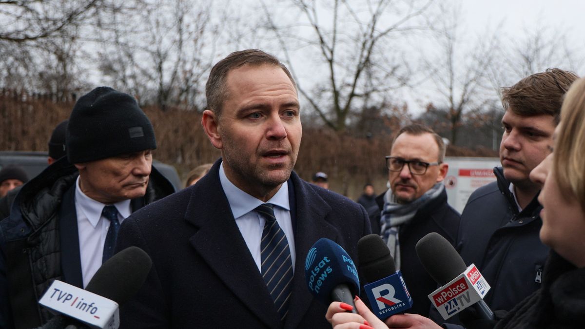 Karol Nawrocki
Pawe� Supernak
cmentarz wojskowy, kwatera "�", kwiaty, ��czka, Narodowy Dzie� Pami�ci �o�nierzy Wykl�tych, pami��, polityk, polityka, pow�zki, wieniec, wie�ce, z�o�enie, �o�nierze wykl�ci