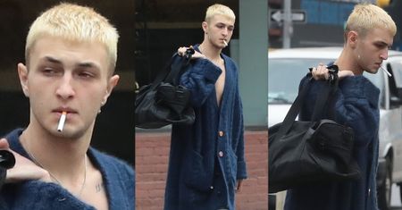 Smętny Anwar Hadid z niezapalonym papierosem w ustach