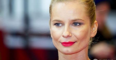 Zachwycająca Magdalena Cielecka na Festiwalu Filmowym w Berlinie. Postawiła na mocny kolor