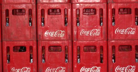 Coca-Cola wstrzymuje produkcję w Wenezueli. Tu już nawet cukru brakuje