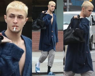 Smętny Anwar Hadid z niezapalonym papierosem w ustach