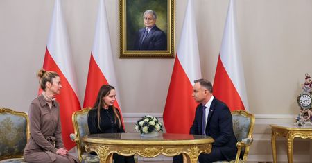 Wyśmiał Andrzeja Dudę. "Prezydent z puszką i identyfikatorem"