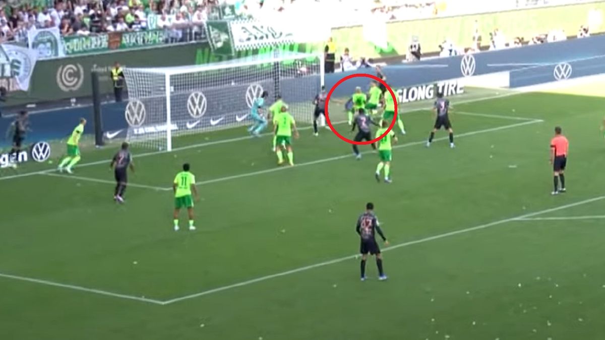 YouTube / Bundesliga / Na zdjęciu: gol samobójczy Kamińskiego