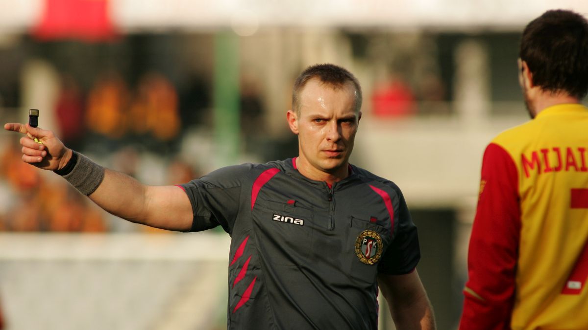 Zdjęcie okładkowe artykułu: Newspix / PRZEMYSLAW SZYSZKA/CYFRASPORT / Szymon Marciniak sędziujący mecz w 2010 roku