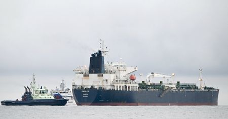 Finowie zatrzymali tankowiec z Rosji. Część załogi z zakazem opuszczania kraju