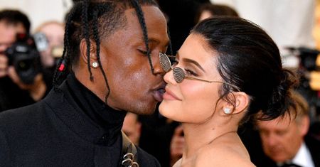 Kylie Jenner i Travis Scott wzięli SEKRETNY ŚLUB?! (FOTO)