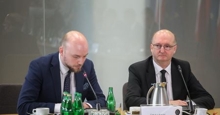 Wiceszef MSZ skomentował wystąpienia Czarnka. "Stand-upy"