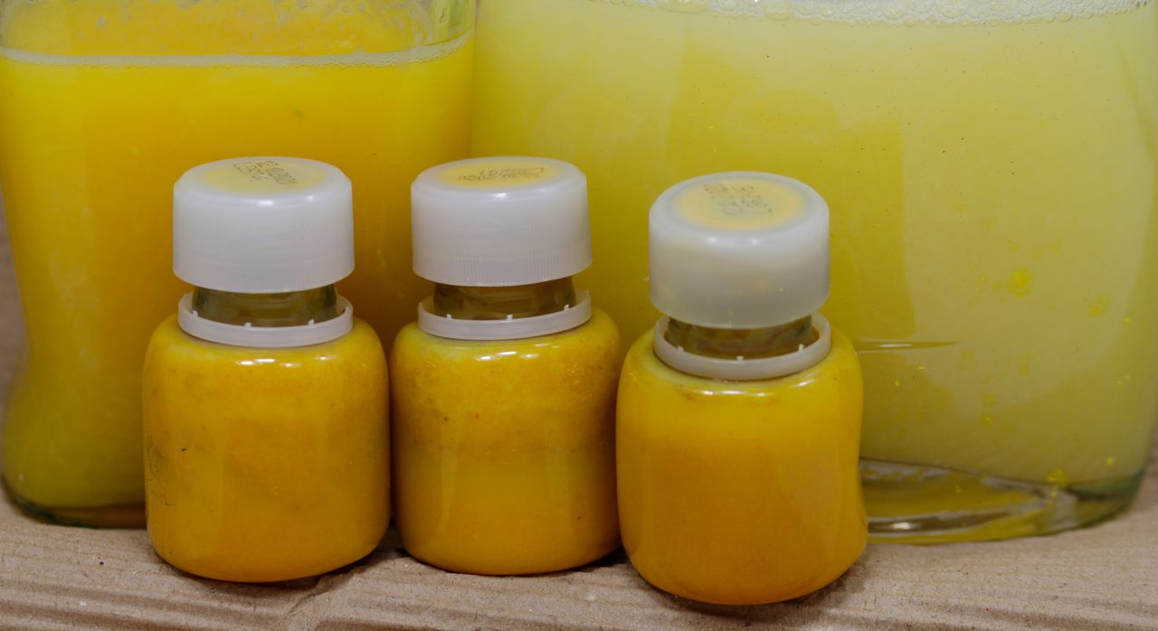 What properties does water with turmeric have?