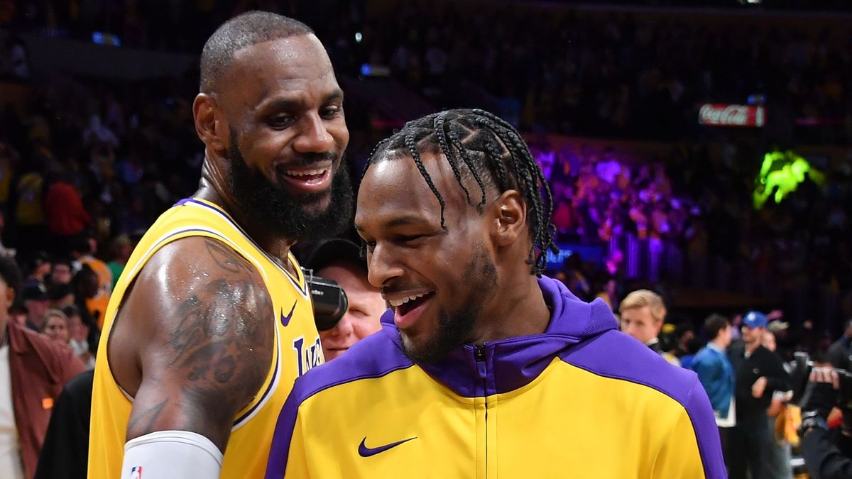 Getty Images / Allen Berezovsky / Na zdjęciu: LeBron James i Bronny James