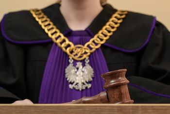 Nie udzieliła pomocy małoletniej ofierze gwałtów. Sąd wydał wyrok