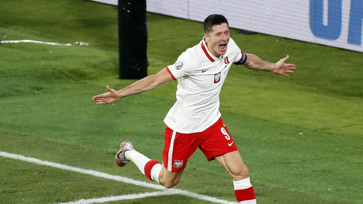 Zdjęcie okładkowe artykułu: PAP/EPA / Jose Manuel Vidal / Na zdjęciu: Robert Lewandowski