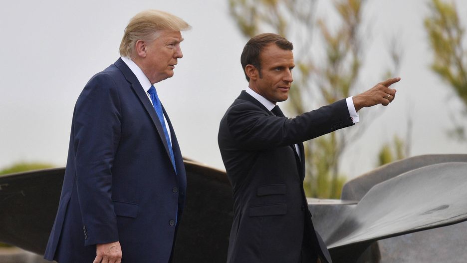 G7 Summit Biarritz in France
epa07791422 France's President Emmanuel Macron (R) ameets US President Donald Trump (L) at the official welcome during the G7 summit in Biarritz, France, 24 August 2019. The G7 Summit runs from 24 to 26 August in Biarritz.  EPA/NEIL HALL / POOL 
Dostawca: PAP/EPA.
NEIL HALL / POOL