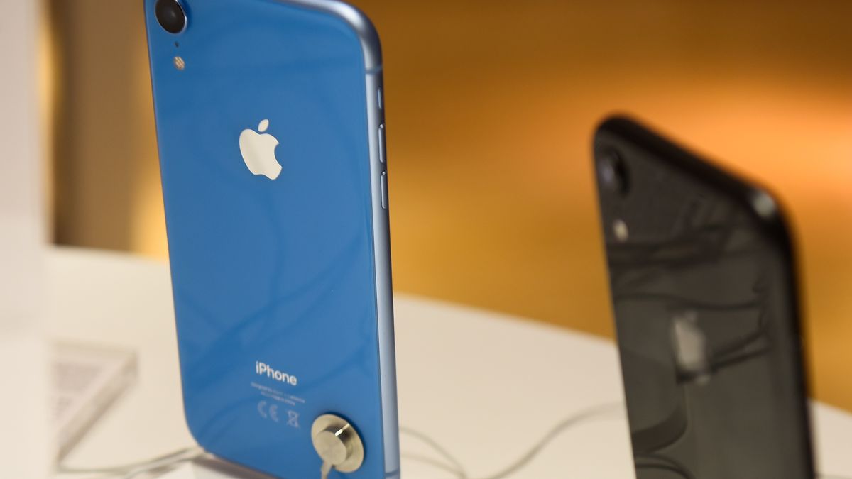 KRAKOW, POLAND - 2019/09/18: Iphone XR is seen at an Ispot sales point. Apple is to release the new Iphone 11 on September 20th. (Photo by Omar Marques/SOPA Images/LightRocket via Getty Images)