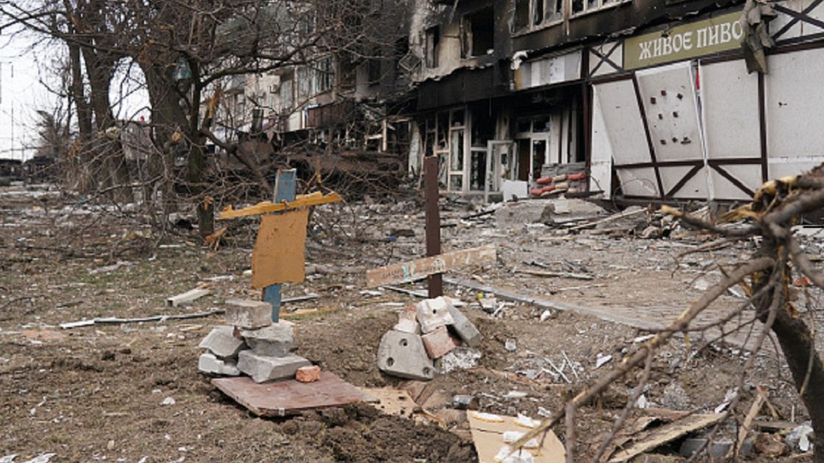 Rosjanie zaczynają ekshumację ciał Ukraińców w Mariupoli 