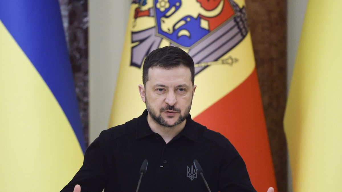 Moldovan President Maia Sandu visits Kyiv
epa11851660 Ukraine's President Volodymyr Zelensky speaks during a press conference with his Moldovan counterpart following their meeting in Kyiv, Ukraine, 25 January 2025. Maia Sandu arrived in Kyiv to meet with top Ukrainian officials amid the Russian invasion.  EPA/SERGEY DOLZHENKO 
Dostawca: PAP/EPA.
SERGEY DOLZHENKO
press conference, meeting, politicians