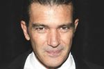 Antonio Banderas sponsoruje motocyklistów