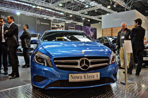Daimler tnie koszty i sprzedaje salony Mercedesa