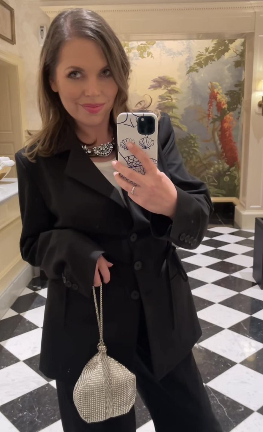 Aleksandra Kwaśniewska relacjonuje premierę finału "The Crown"