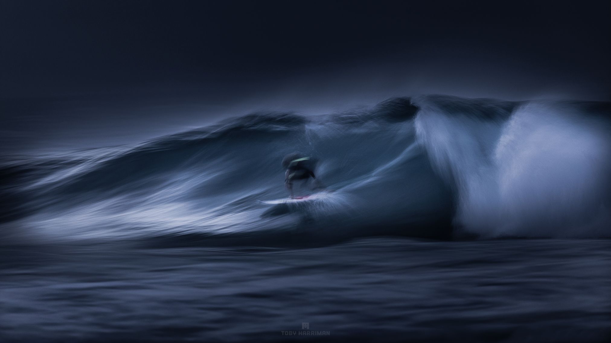 Artystyczne podejście do fotografowania surferów przy wykorzystaniu długich czasów ekspozycji 10
