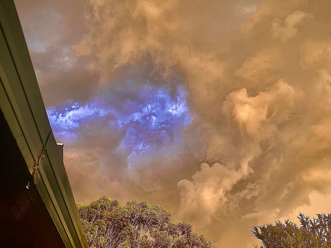 Zdjęcie dnia: Dziwne chmury wyglądały jak przejście między światami