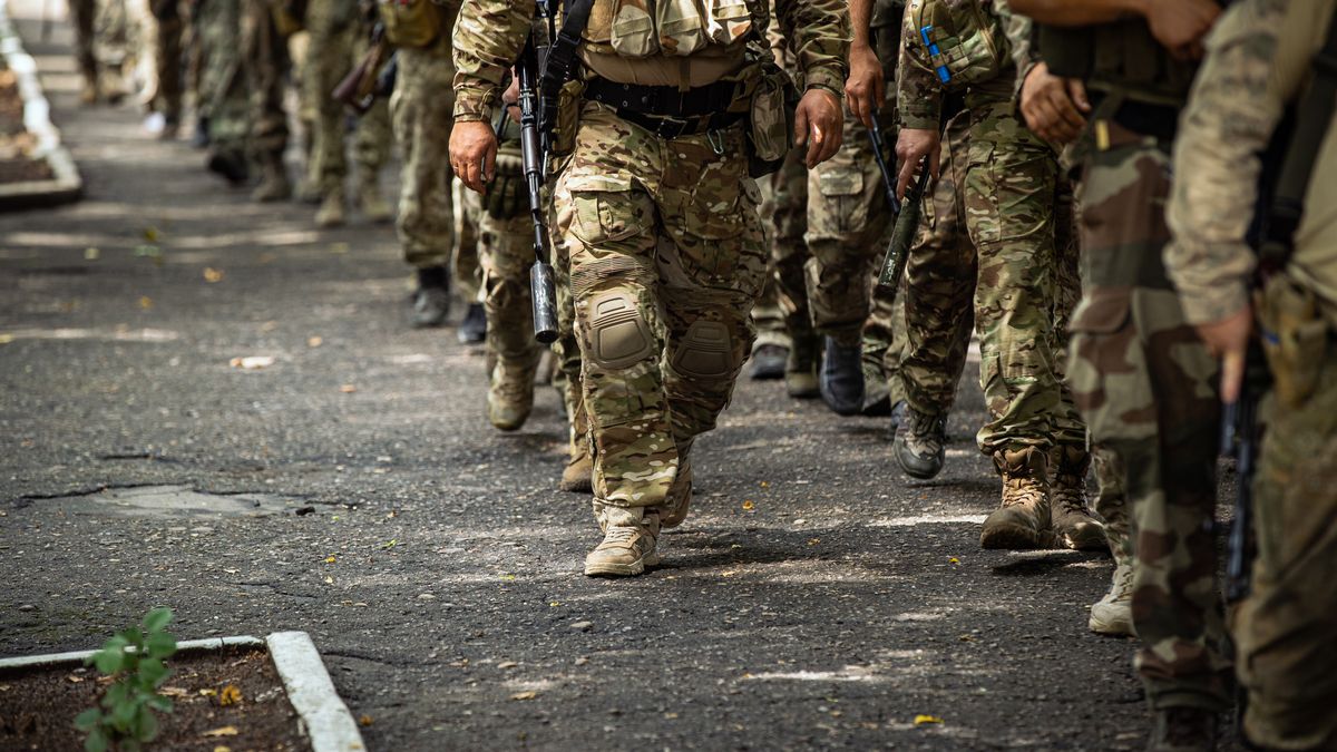 marching feet of dirty soldiers who are returning from the war in Ukraine
the military go in camouflage and rifles on their shoulders. marching feet of dirty soldiers who are returning from the front from the war in Ukraine. berets and Kalashnikov assault rifles.
Valerii Heorhiian
march, soldiers, weapons, legs, berets, front, warrior, soldier, boots, police, armed, group, person, patriotic, combat, force