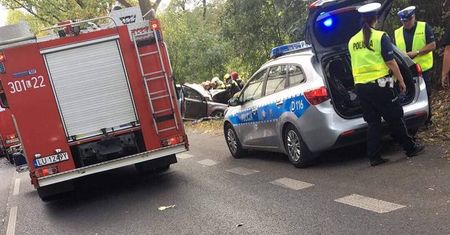 Zjechał na przeciwny pas ruchu. Prosto pod jadącego tira [ZDJĘCIA]