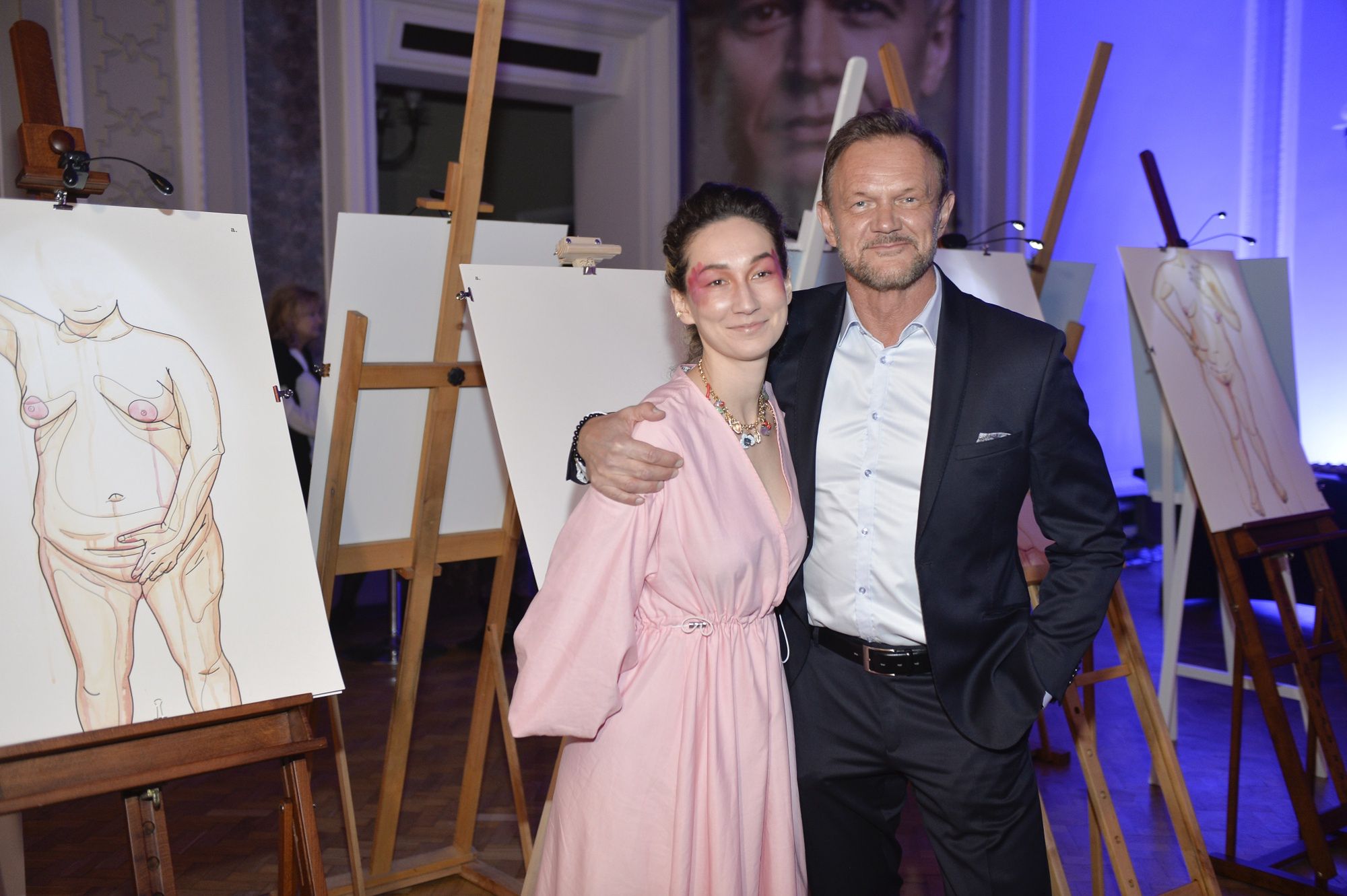 Wernisaż Anastazji Pazury "Wstyd", październik 2021, Cezary Pazura, Anastazja Pazura
