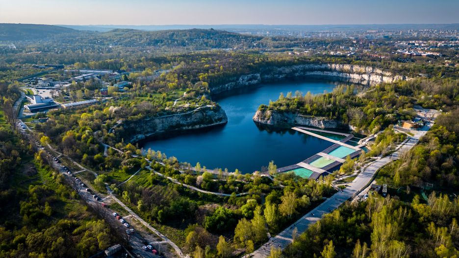 Zakrzówek z lotu ptaka wygląda imponująco 