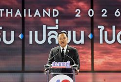 Król Tajlandii rozwiązuje parlament. W tle konflikt z Kambodżą