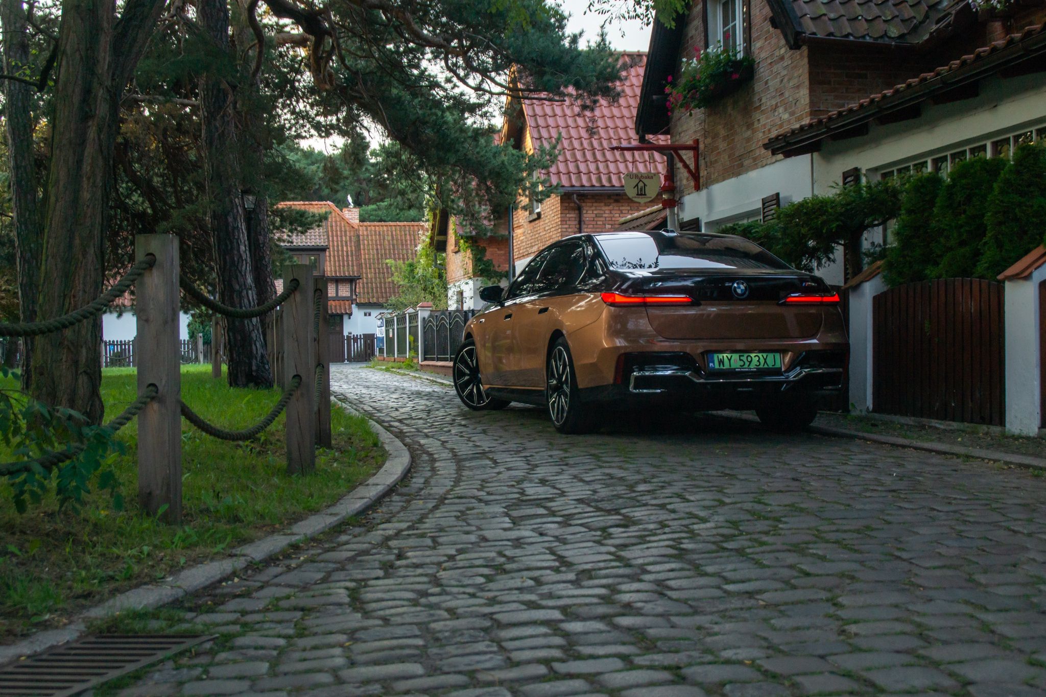 BMW i7 M70