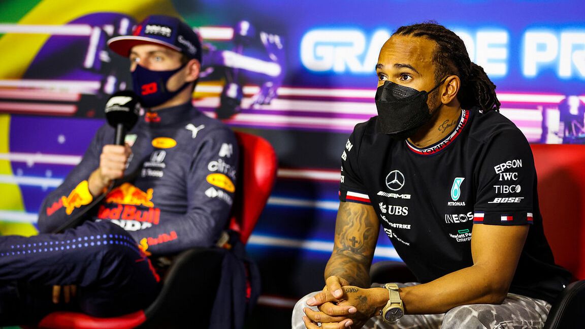 Zdjęcie okładkowe artykułu: Materiały prasowe / Red Bull / Na zdjęciu: Lewis Hamilton (na pierwszym planie) i Max Verstappen