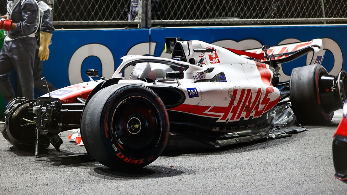 Zdjęcie okładkowe artykułu: Materiały prasowe / Haas / Na zdjęciu: rozbity bolid Micka Schumachera w GP Arabii Saudyjskiej