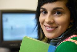 Młodzi masowo wysyłają CV do urzędów. Dlaczego chcą pracować w skostniałych instytucjach?