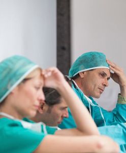 Komu najczęściej dajemy kopertę lub drogi alkohol?