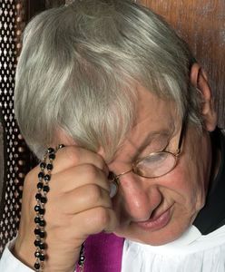 Ile naprawdę zarabia ksiądz i co właściwie robi?