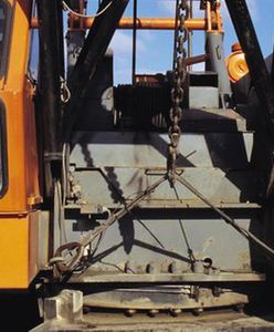 Przewrócił się dźwig na budowie dworca, dwie osoby ranne