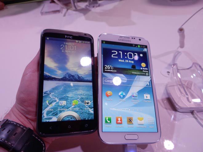 Od lewej HTC One XL i Galaxy Note II 