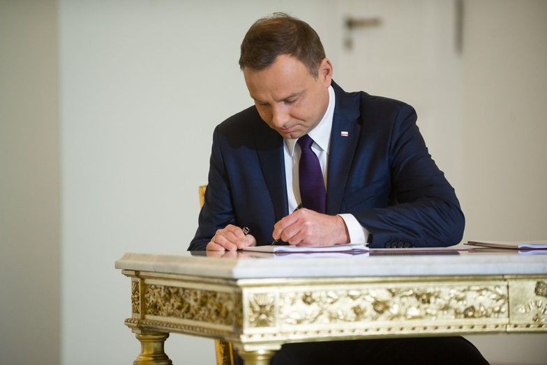 Prezydent Andrzej Duda pospisał ustawę o ograniczeniu handlu w niedzielę.