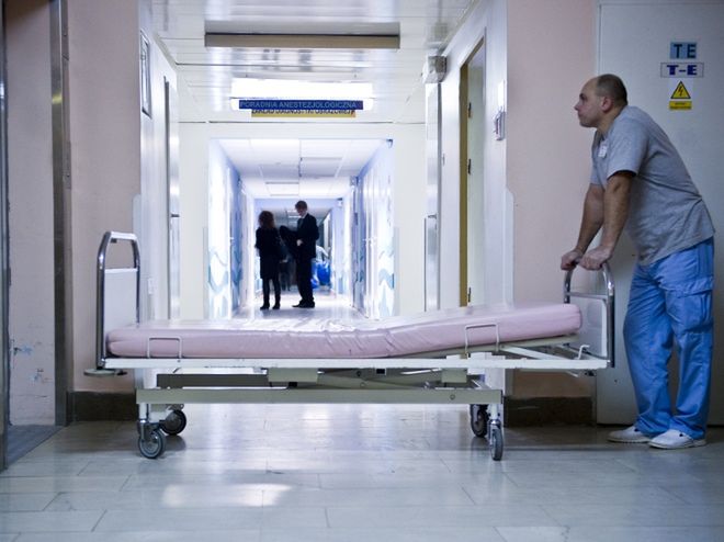Szpitale pobierają opłatę za ładowanie telefonu - nie mają do tego prawa!