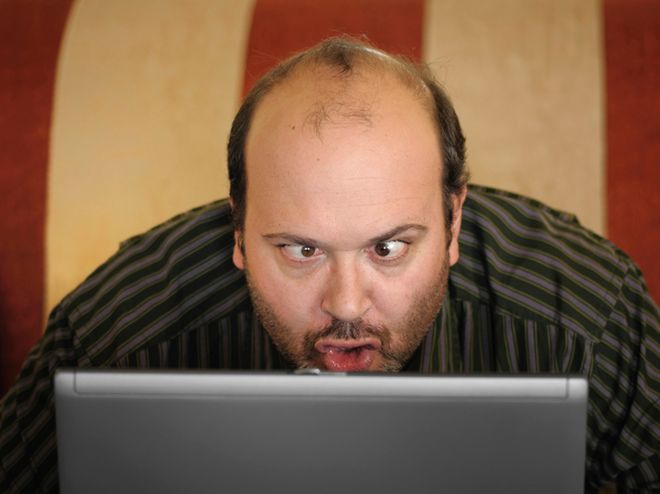 Skąd się biorą idioci w internecie?