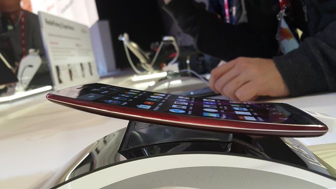 LG: Tajemniczy smartfon X5 i powrót wygiętych telefonów?