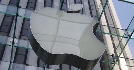 91 proc. zysków ze sprzedaży smartfonów trafia do Apple