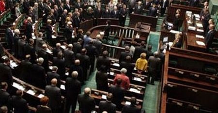Ile zarabia poseł?