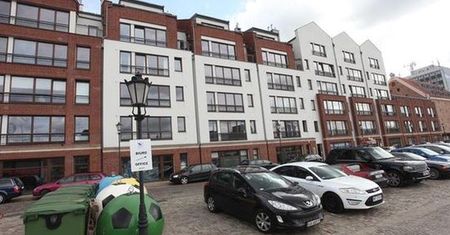 Plichta pławi się w luksusie. Zobacz jego apartament