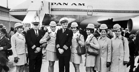 Stewardessa kończy 81 lat