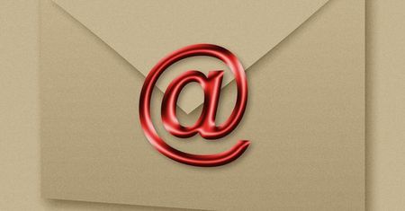 Wysyłasz e-mail do przyjaciela ze służbowej skrzynki? Sporo ryzykujesz