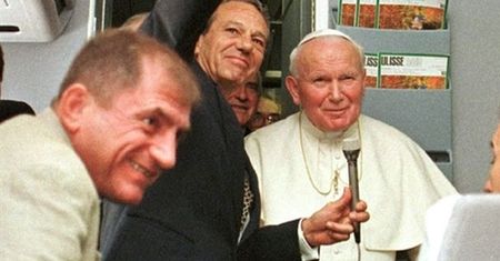 Stewardessa Alitalii: złamałam protokół przy Janie Pawle II
