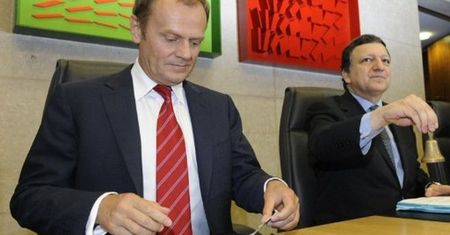 Ludzie listy piszą do... Donalda Tuska. Najczęściej proszą o pracę