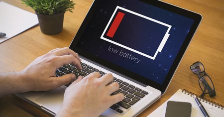Jak wydłużyć żywotność baterii w laptopie?